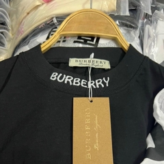 Áo Thun Burberry Thêu Cổ Big Logo Backside