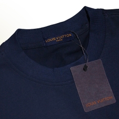 Áo Thun LV Louis Vuitton Thêu Chữ Vàng Xích Tay