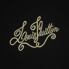 Áo Thun LV Louis Vuitton Thêu Chữ Vàng Xích Tay