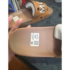 Dép MCM Vàng Chữ Nổi New Nam Nữ Unisex