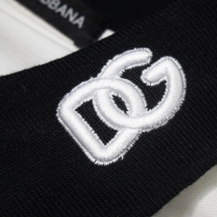 Polo Dolce V-Line Thêu Cổ