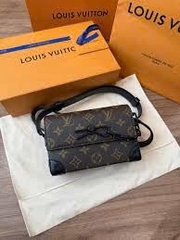 Túi Soft Trunk Đeo Chéo DC-02 Monogram Nâu