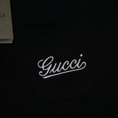 Polo Gucci Thêu Chữ Trên Túi Đen