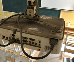 Sửa Máy Chiếu Trường Học Quá Nhiệt Do Bụi / Quạt Tản Nhiệt Bẩn – Hình Tối, Chập Chờn, Tự Tắt  – Dịch Vụ Sửa Chữa Phú Quốc | Máy Tính Phú Quốc | Vi Tính Hải Đăng