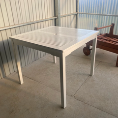 BÀN ĂN IBIZA GỖ TRÀM FSC V1827, KT 90 × 90 × 74 CM – SƠN TRẮNG | CÓ LỖ CẮM DÙ | KHO ĐỒ GỖ 49