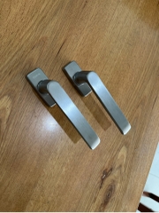 TAY CỬA SỔ INOX - BẠC