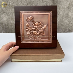 TRANH HOA SEN BẰNG ĐỒNG ĐỎ GIẢ CỔ - KÍCH THƯỚC 20X20CM