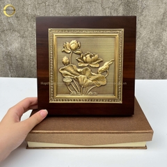 TRANH HOA SEN BẰNG ĐỒNG VÀNG GIẢ CỔ - KÍCH THƯỚC 20X20CM