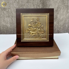 TRANH HOA SEN BẰNG ĐỒNG VÀNG GIẢ CỔ - KÍCH THƯỚC 20X20CM