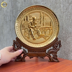 TRANH ĐĨA ĐỒNG BÁC HỒ NGỒI GHẾ MÂY MẠ VÀNG 24K (ĐK 19CM)