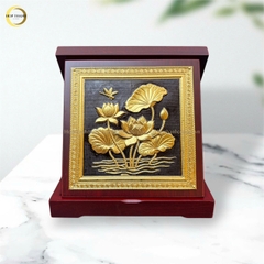 QUÀ TẶNG TRANH ĐỒNG HOA SEN, DÁT VÀNG (KÍCH THƯỚC 18X18CM)