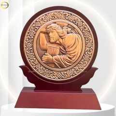 TRANH QUÀ TẶNG CÔNG GIÁO "CHÚA GIÊSU VÁC THÁNH GIÁ " BẰNG ĐỒNG ĐỎ - TRANH ĐỂ BÀN (KÍCH THƯỚC 20x25CM)