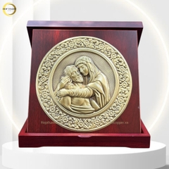 TRANH HỘP QUÀ TẶNG CÔNG GIÁO "ĐỨC MẸ SẦU BI " BẰNG ĐỒNG VÀNG - TRANH ĐỂ BÀN (KÍCH THƯỚC 23X23CM)