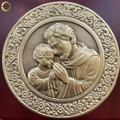TRANH HỘP QUÀ TẶNG CÔNG GIÁO "THÁNH GIUSE VÀ CHÚA HÀI ĐỒNG " BẰNG ĐỒNG VÀNG - TRANH ĐỂ BÀN (KÍCH THƯỚC 23X23CM)