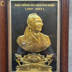 TRANH CHÂN DUNG ĐẠI TƯỚNG VÕ NGUYÊN GIÁP BẰNG ĐỒNG DÁT VÀNG - KÍCH THƯỚC 26X36CM