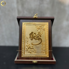 TRANH CHỮ NHẪN THƯ PHÁP BẰNG ĐỒNG MẠ VÀNG 24K QUÀ TẶNG ĐỂ BÀN (KÍCH THƯỚC 20X25CM)