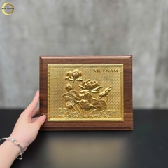 TRANH HOA SEN BẰNG ĐỒNG MẠ VÀNG 24K - TRANH QUÀ TẶNG ĐỂ BÀN (KÍCH THƯỚC 25X20CM)