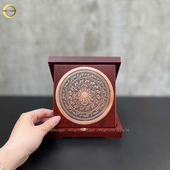 TRANH MẶT TRỐNG ĐỒNG BẰNG ĐỒNG ĐỎ GIẢ CỔ - QUÀ TẶNG ĐỂ BÀN (KÍCH THƯỚC 16X16CM)