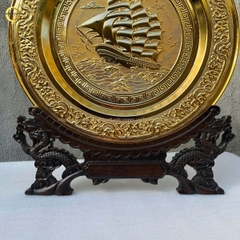 TRANH ĐĨA THUẬN BUỒM XUÔI GIÓ BẰNG ĐỒNG MẠ VÀNG 24K - ĐƯỜNG KÍNH 35CM