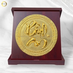 TRANH ĐĨA CHỮ BÌNH AN THƯ PHÁP BẰNG ĐỒNG DÁT VÀNG - KÍCH THƯỚC 24X24CM