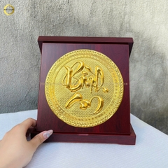TRANH ĐĨA CHỮ BÌNH AN THƯ PHÁP BẰNG ĐỒNG DÁT VÀNG - KÍCH THƯỚC 24X24CM