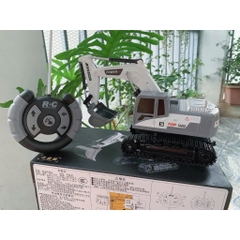 Máy xúc điều khiển đen