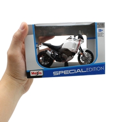 Đồ Chơi Mô Hình Mô Tô Tỉ Lệ 1:18 Ducati Desert X 22989/MT39300