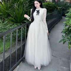 Đầm thiết kế ren bèo cổ tròn tay dài công chúa xoè