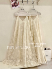 Đầm 2 dây thêu hoa nổi ren tầng