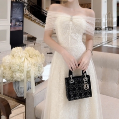 Đầm thiết kế trễ vai đính đá trước ngực  ren tùng xoè