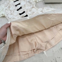Đầm thiết kế thêu ren nơ dọc