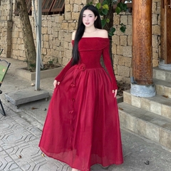 Đầm thiết kế dáng dài trễ vai phối hoa