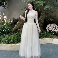 Đầm thiết kế dáng dài cổ cao phối ren