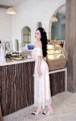 Đầm thiết kế trễ vai đính nơ ren