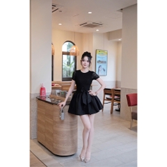 Đầm thiết kế ôm cổ tròn chân bồng dễ thương