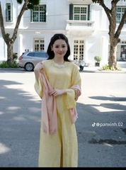 Áo dài gấm cổ tròn 3 bông