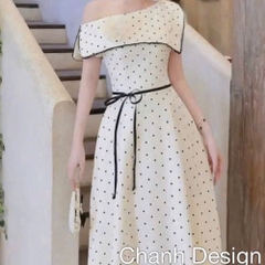Đầm thiết kế lệch vai chấm bi nơ eo dáng dài