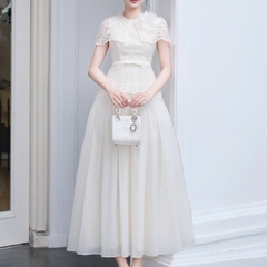 Đầm ren thiết kế choàng vai chân tơ sang chảnh