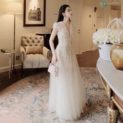 Đầm thiết kế ren lông voan cổ V dáng dài