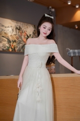 Đầm trễ vai ren chéo dáng dài phối voan