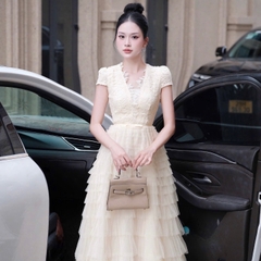 Đầm thiết kế dài cổ V váy ren tầng thắt eo nơ