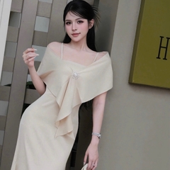 Đầm thiết kế lụa khoăn choàng đính đá