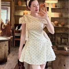 Đầm thiết kế chấm bi lệch vai nơ vai dáng ngắn