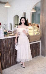 Đầm thiết kế trễ vai đính nơ ren