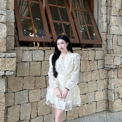 Đầm thiết kế dáng ngắn cổ tim phối ren hoa