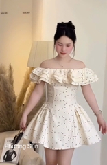 Đầm trễ vai bèo ngắn xoè ôm eo