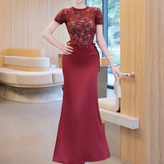 Đầm thiết kế ren body cổ tròn dáng dài thanh lịch