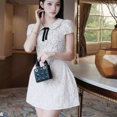 Đầm thiết kế ren cổ sen phối nơ đen trước ngực