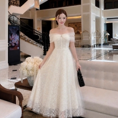 Đầm thiết kế trễ vai đính đá trước ngực  ren tùng xoè