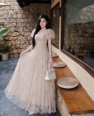 Đầm thiết kế ren tay phồng cổ vuông dáng xoè